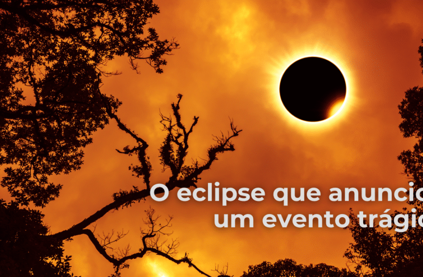 eclipse solar entre árvores